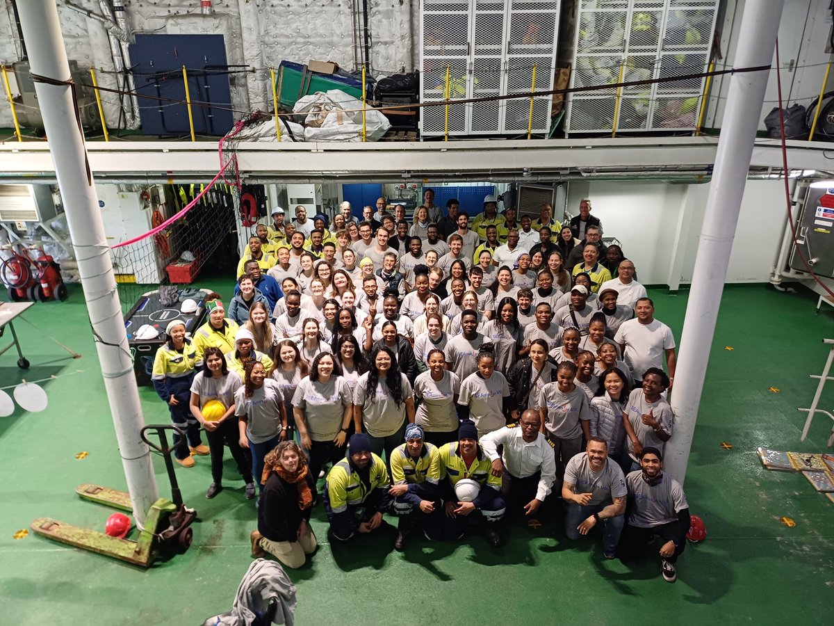 A Floating Classroom in the Open Ocean - IOCAFRICA and South Africa Partner to Inspire the Next Generation of Marine Scientists